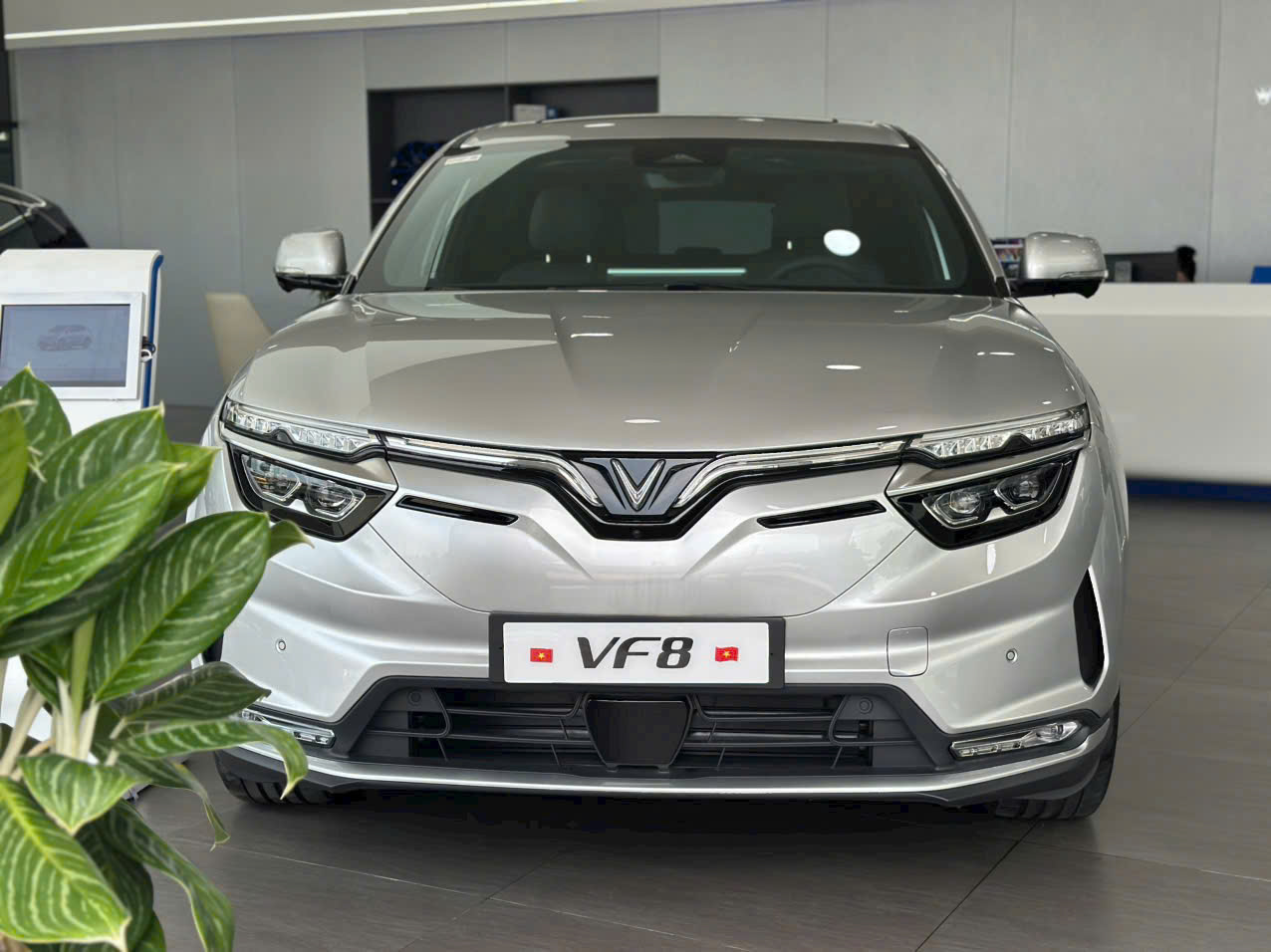 Ngoại Thất VinFast VF8 – Hiện Đại & Sang Trọng Ngoại Thất VinFast VF8 – Hiện Đại & Sang Trọng