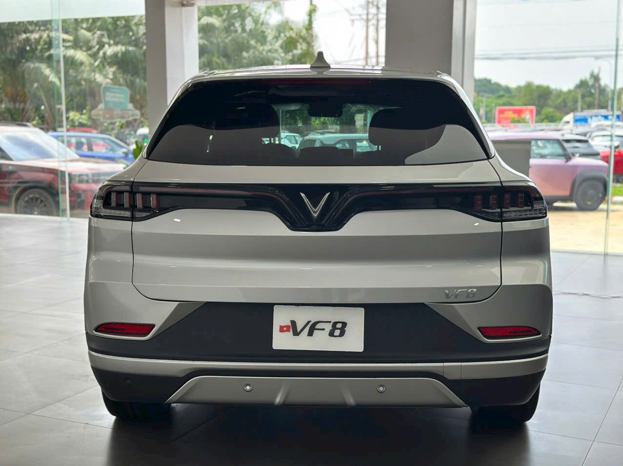 Đuôi xe trang bị dải LED kéo dài, tạo điểm nhấn nhận diện thương hiệu Đuôi xe trang bị dải LED kéo dài, tạo điểm nhấn nhận diện thương hiệu